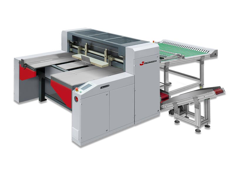 Automatic cardboard cutting machine